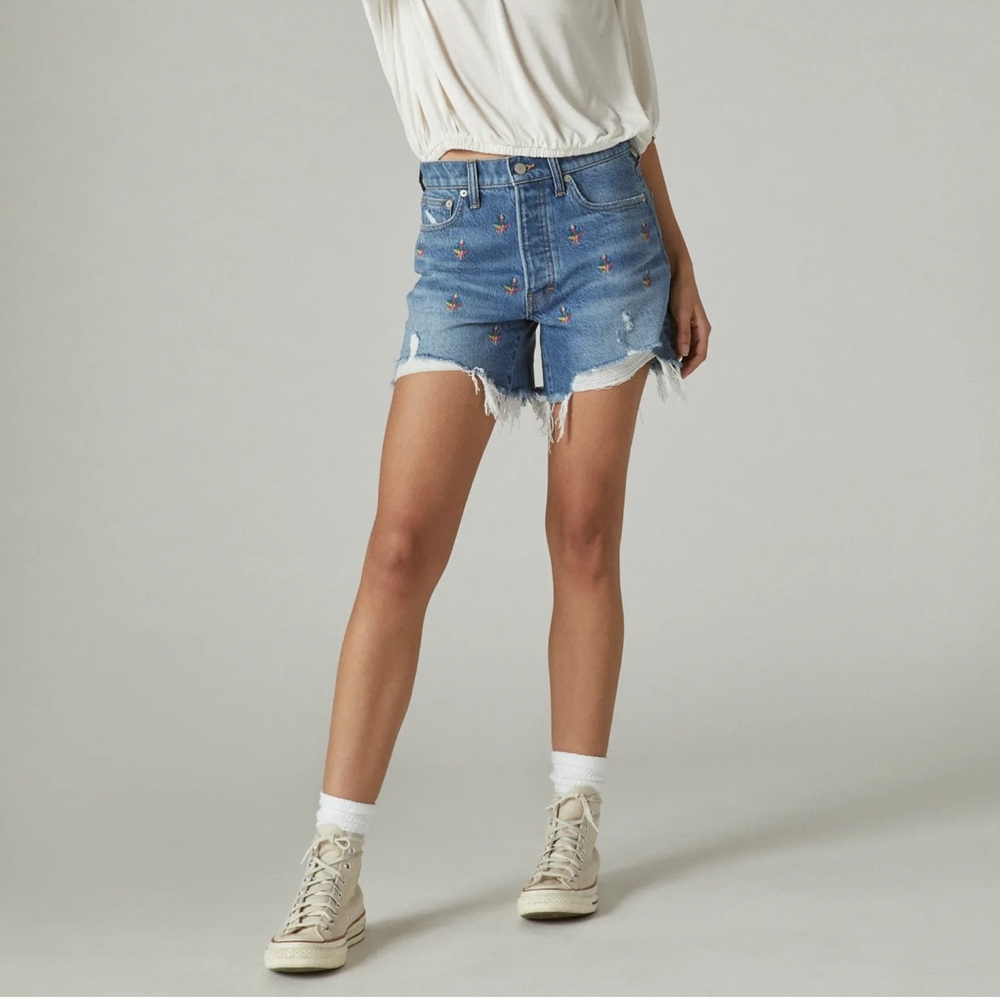 Lucky Brand | Lucky Legend Embroidered 5" High Rise 90s Midi Short Blue Denim